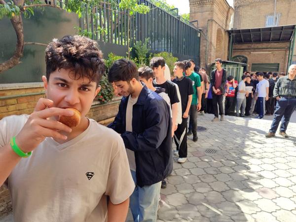جشن اردیبهشتگان با دهش نیکوکاران و همراهی انجمن